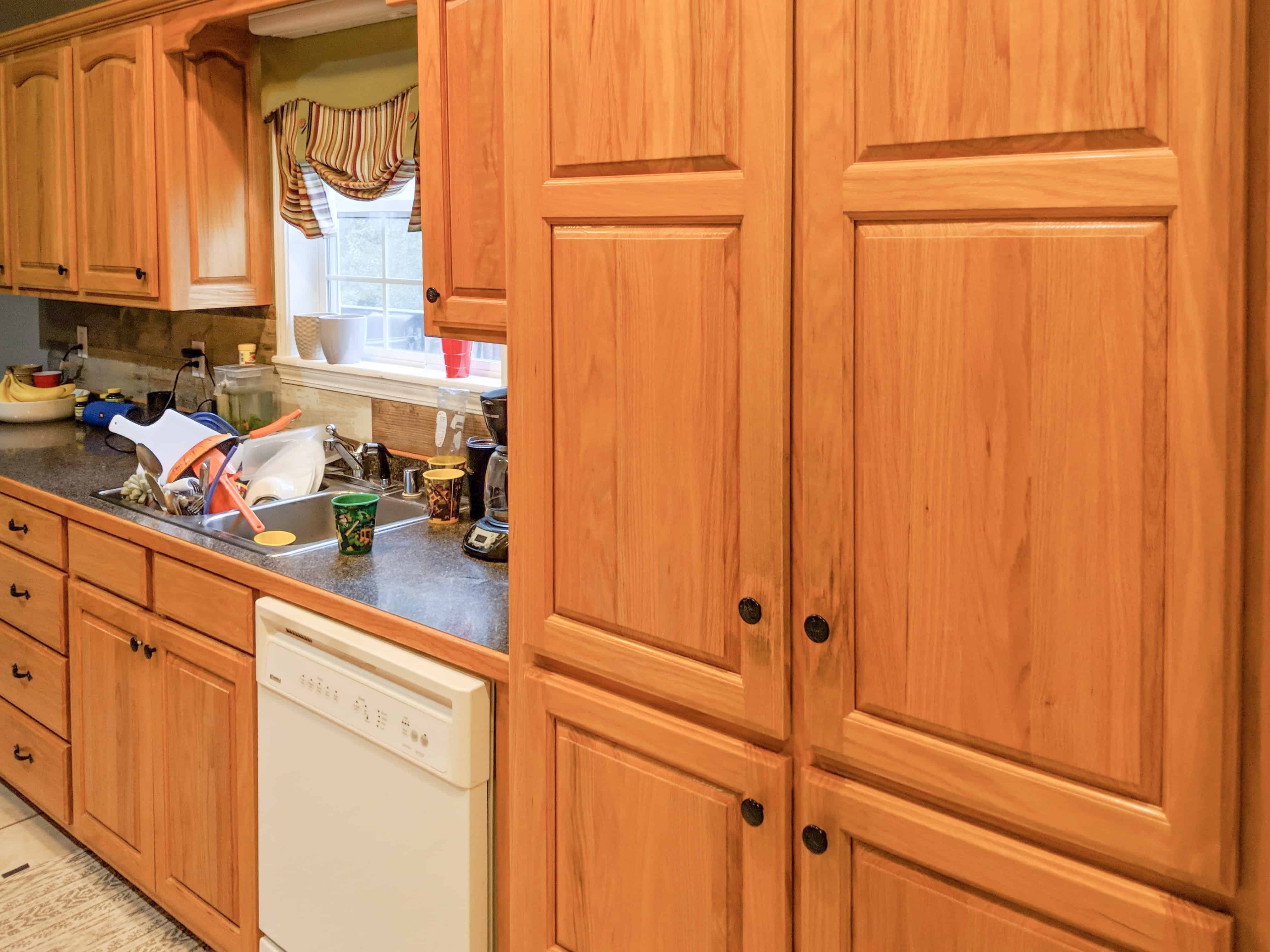 painting light oak kitchen cabinet